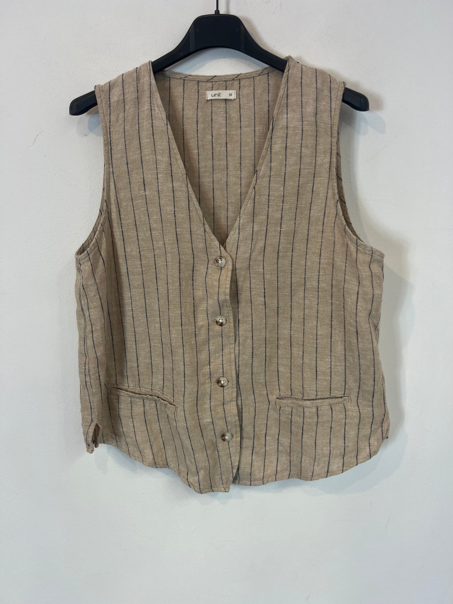 UNIT. Striped Bermuda shorts and vest set with linen. TM/L