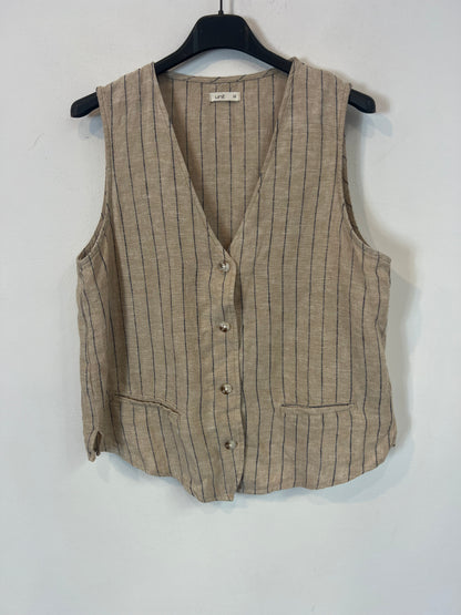 UNIT. Striped Bermuda shorts and vest set with linen. TM/L