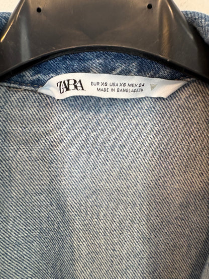 ZARA. Mono denim bolsillos