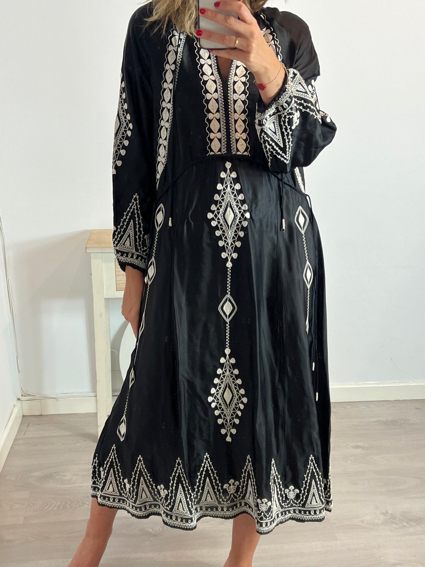 ZARA. Long, flowing embroidered dress. TS