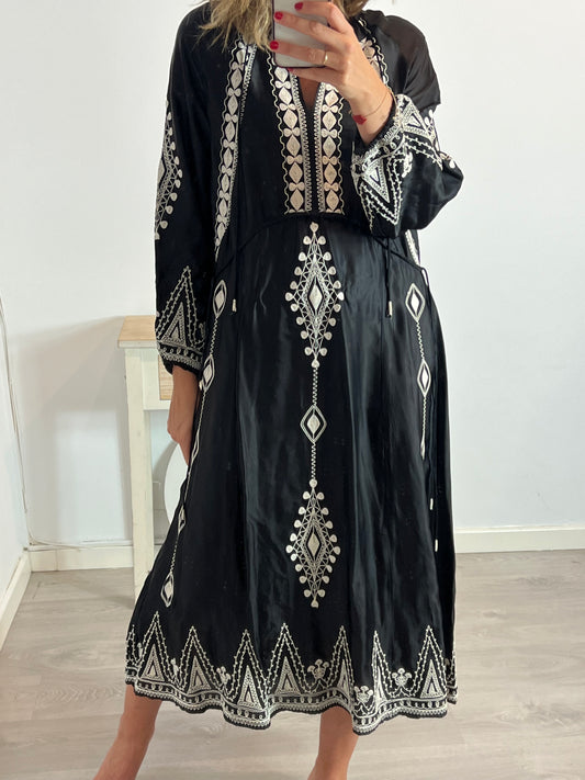 ZARA. Long, flowing embroidered dress. TS