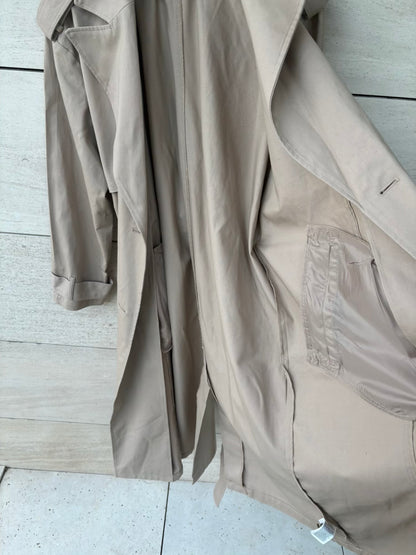 H&M. Gabardina larga beige