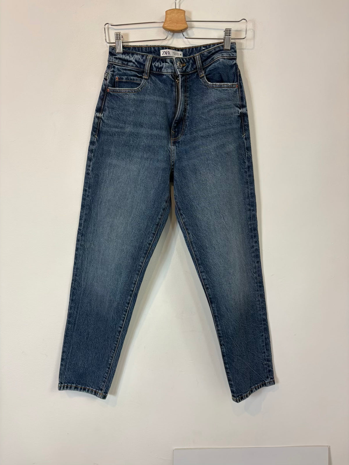 ZARA. Denim slim lavado medio