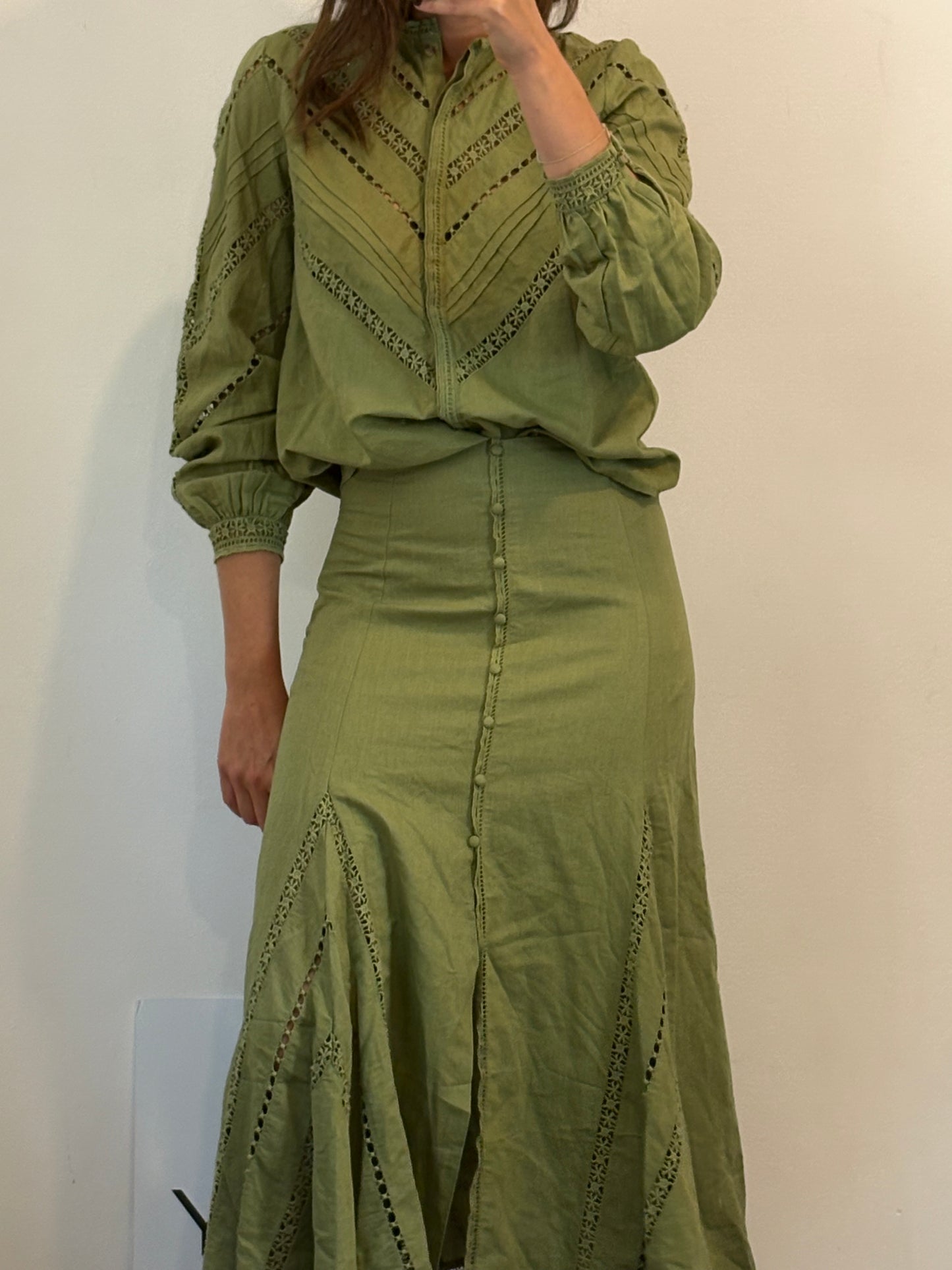 SÉZANE. Green blouse with die-cut details. Size 38