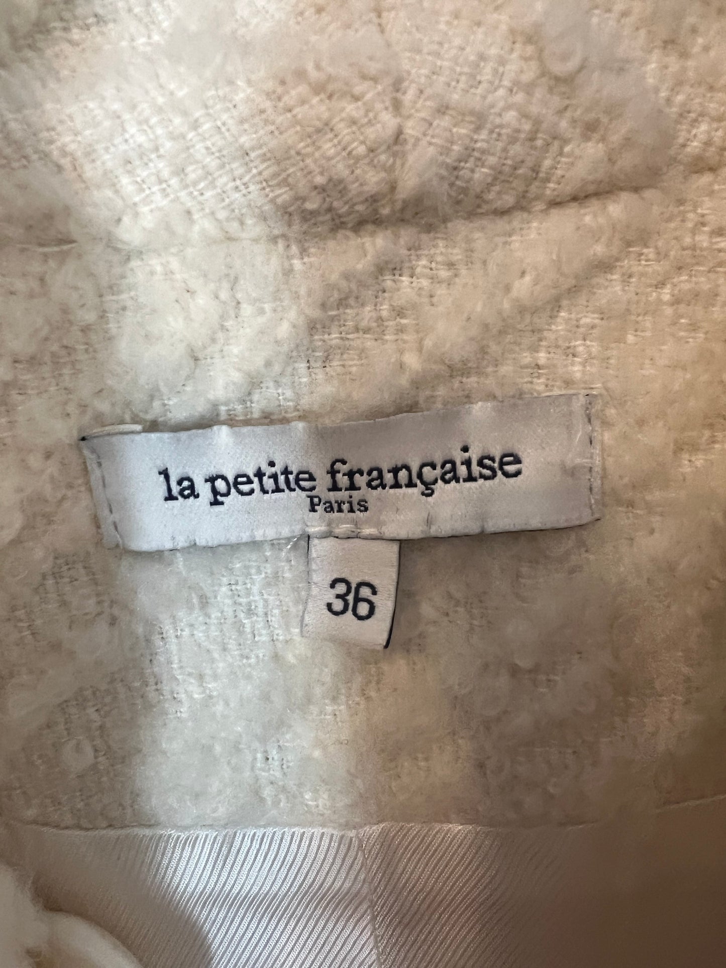 LA PETITE FRANÇAISE. Abrigo beige textura T.36