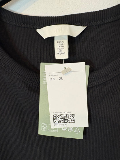 H&M. Top negro canalé