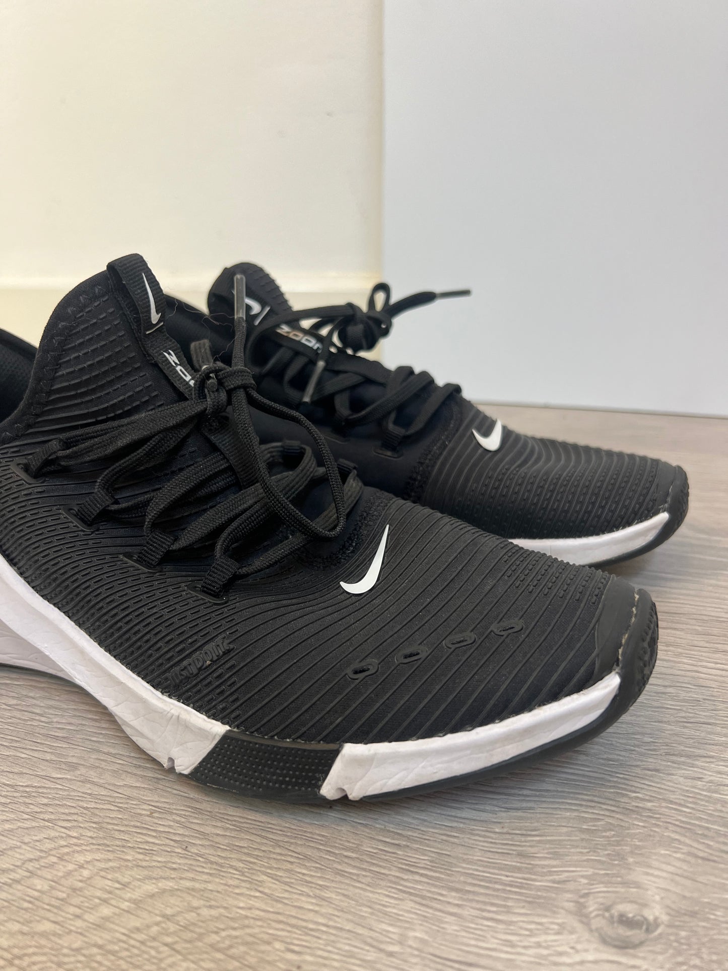 NIKE ZOOM. Black sneakers size 39