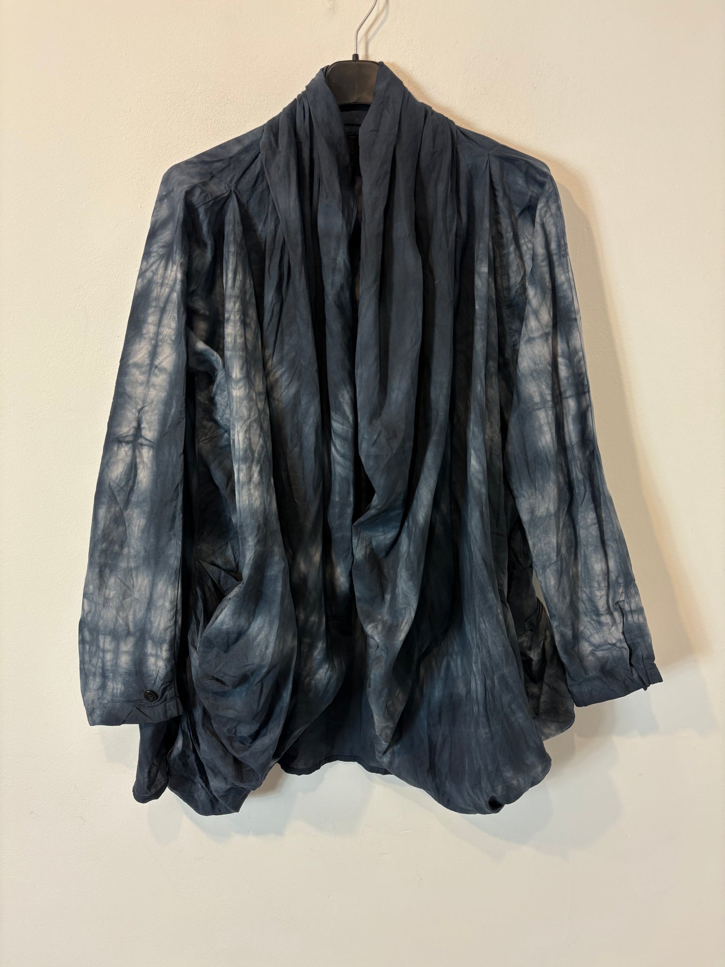 BOSS ORANGE. Kimono azul detalle mangas