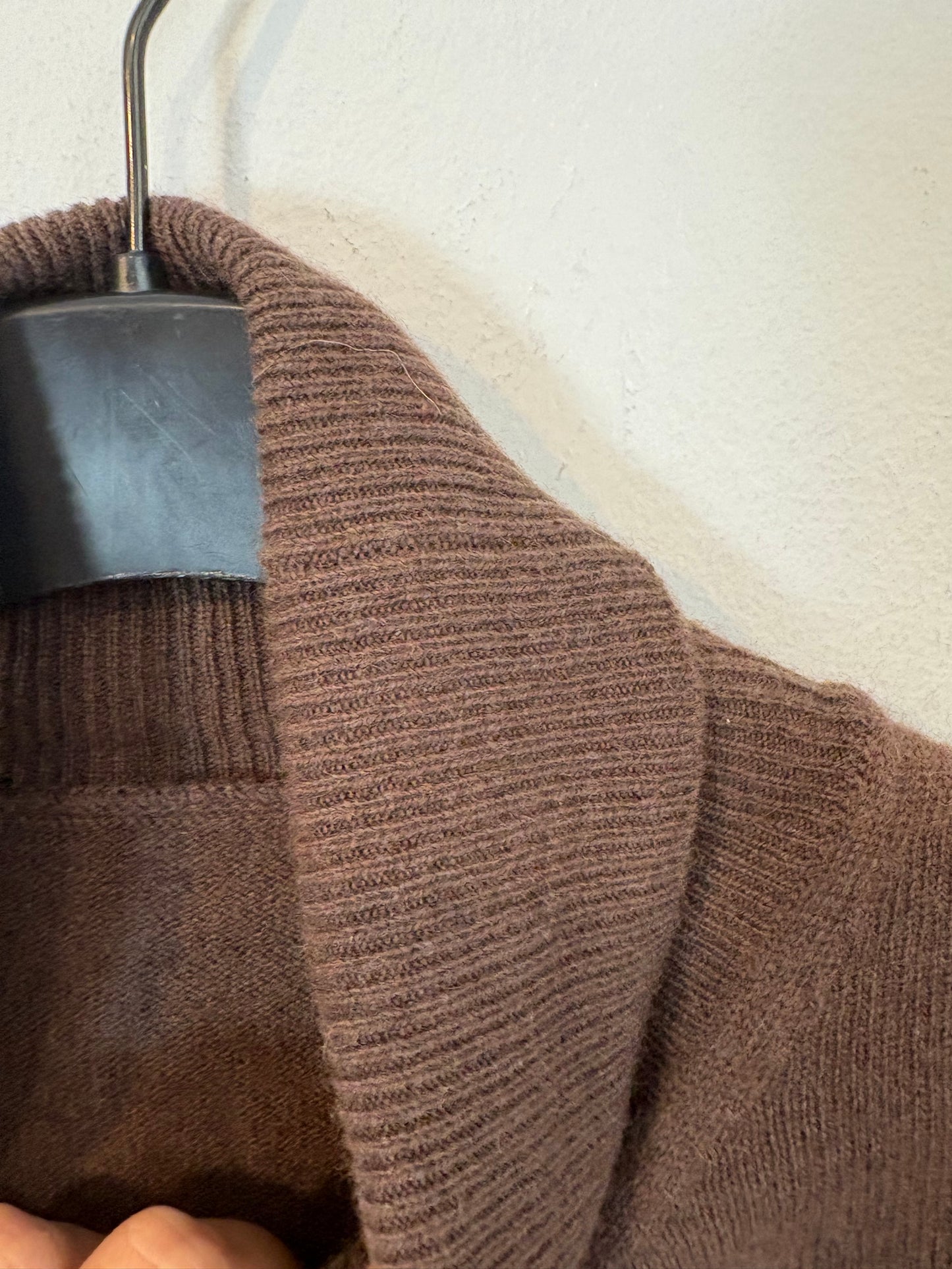OTHERS. Brown cashmere turtleneck sweater. TS