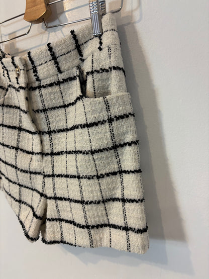 ZARA. Total look tweed blanco y negro