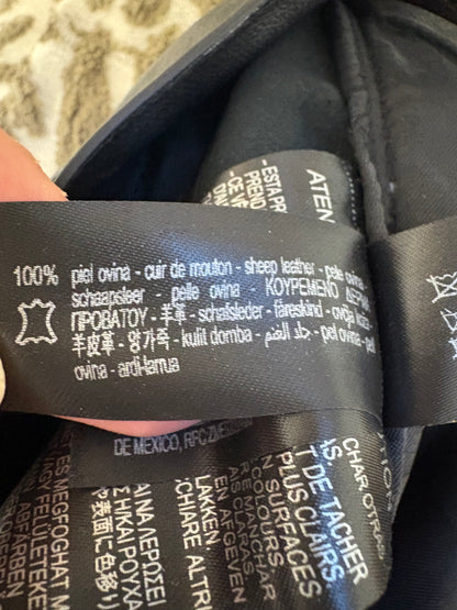 ZARA. Pantalón piel pinzas