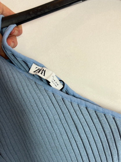 ZARA. Top canalé asimétrico azul. TM