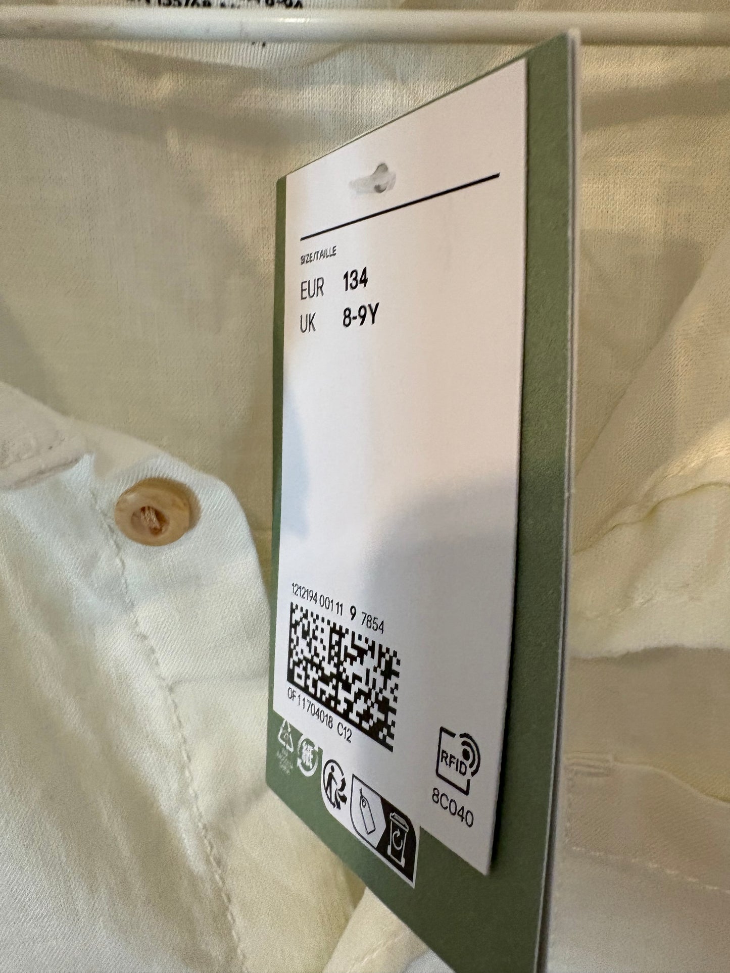 H&amp;M. Ecru shirt for boys. Size 8-9 years.