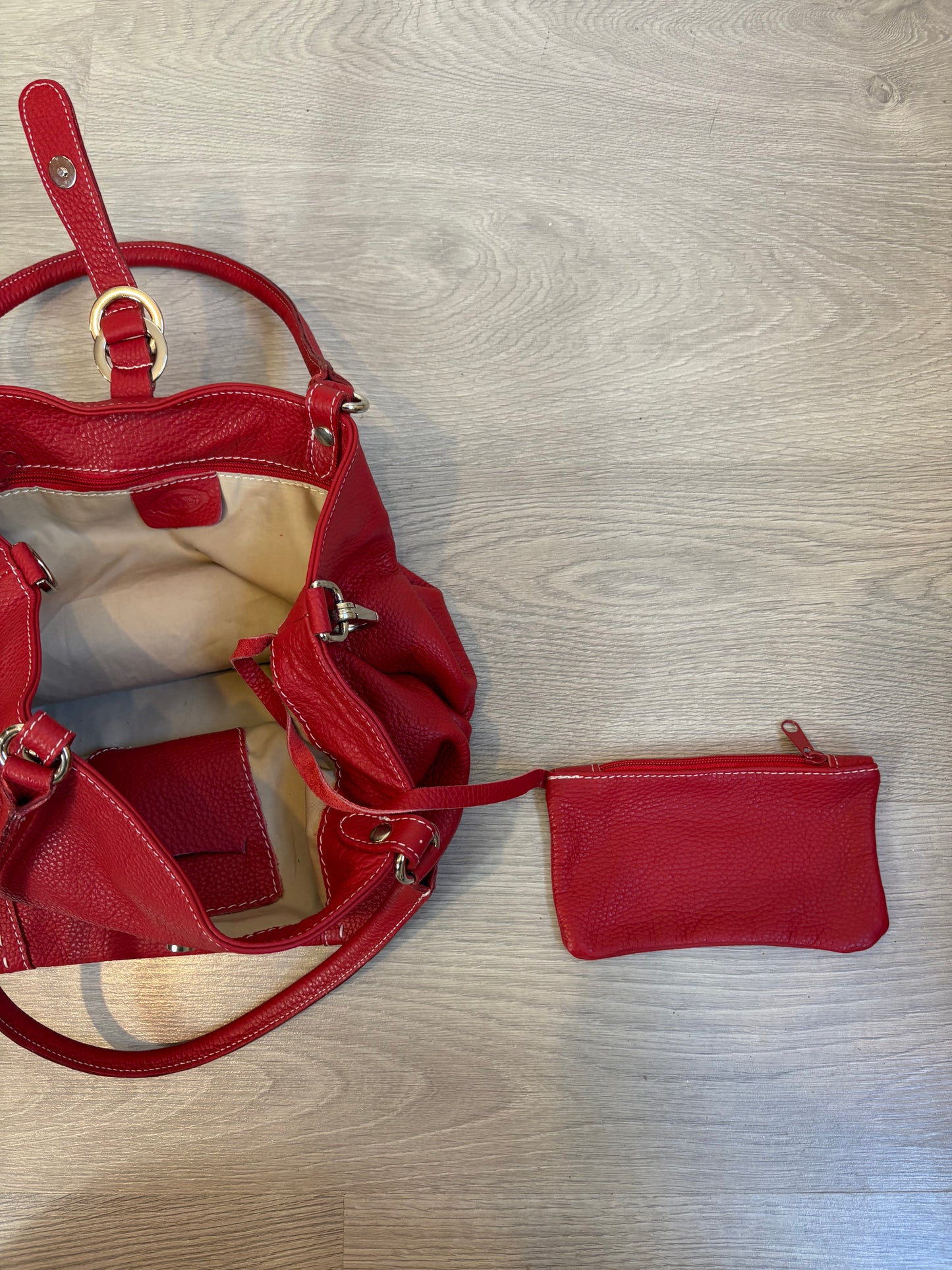 TOD´S. Bolso de hombro rojo piel
