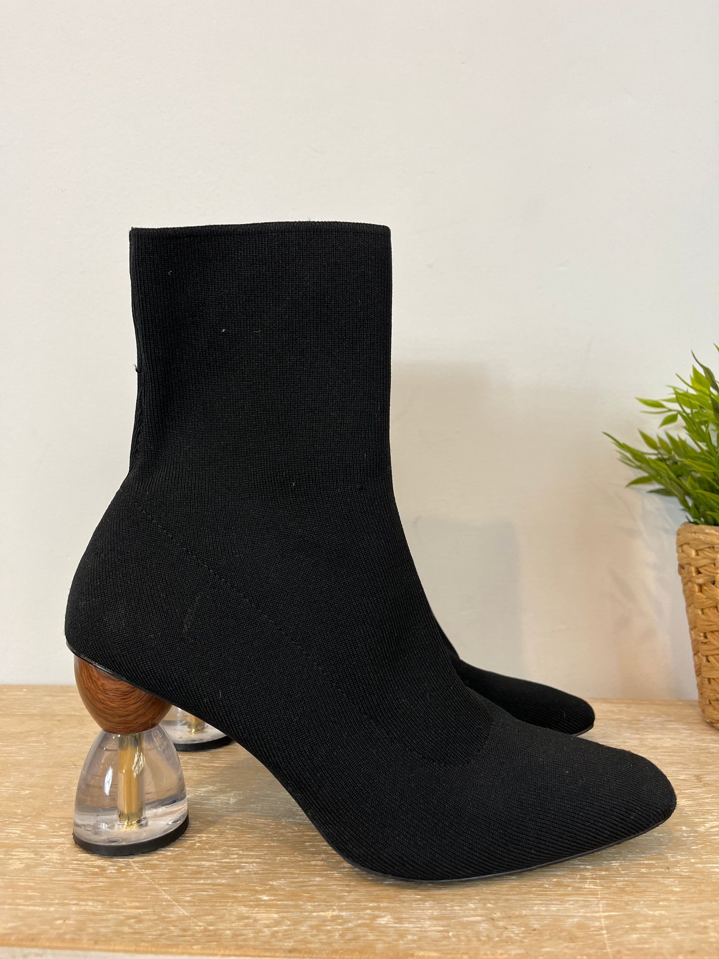 UTERQÜE. Botines negros elásticos  T.40 (tara)