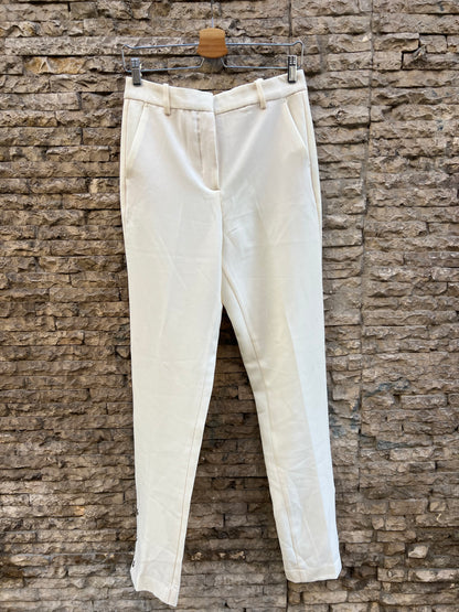 ZARA. Pantalón beige claro de vestir detalle botones. T M