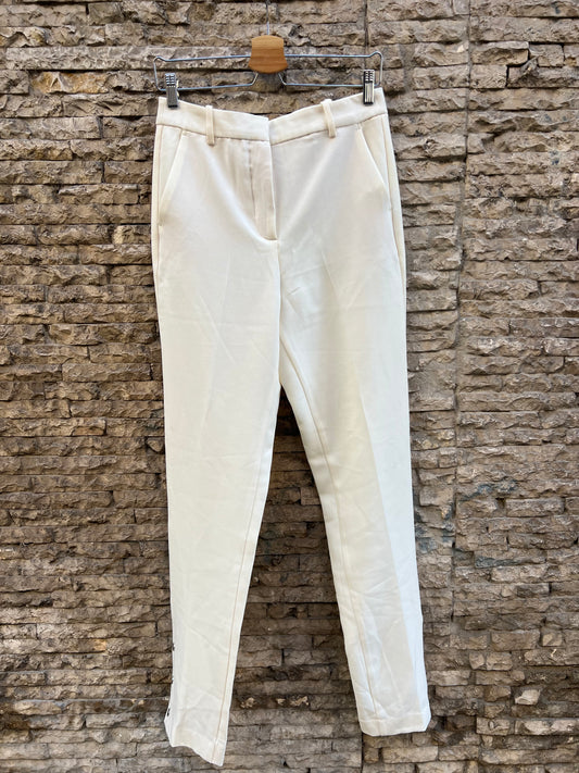ZARA. Pantalón beige claro de vestir detalle botones. T M