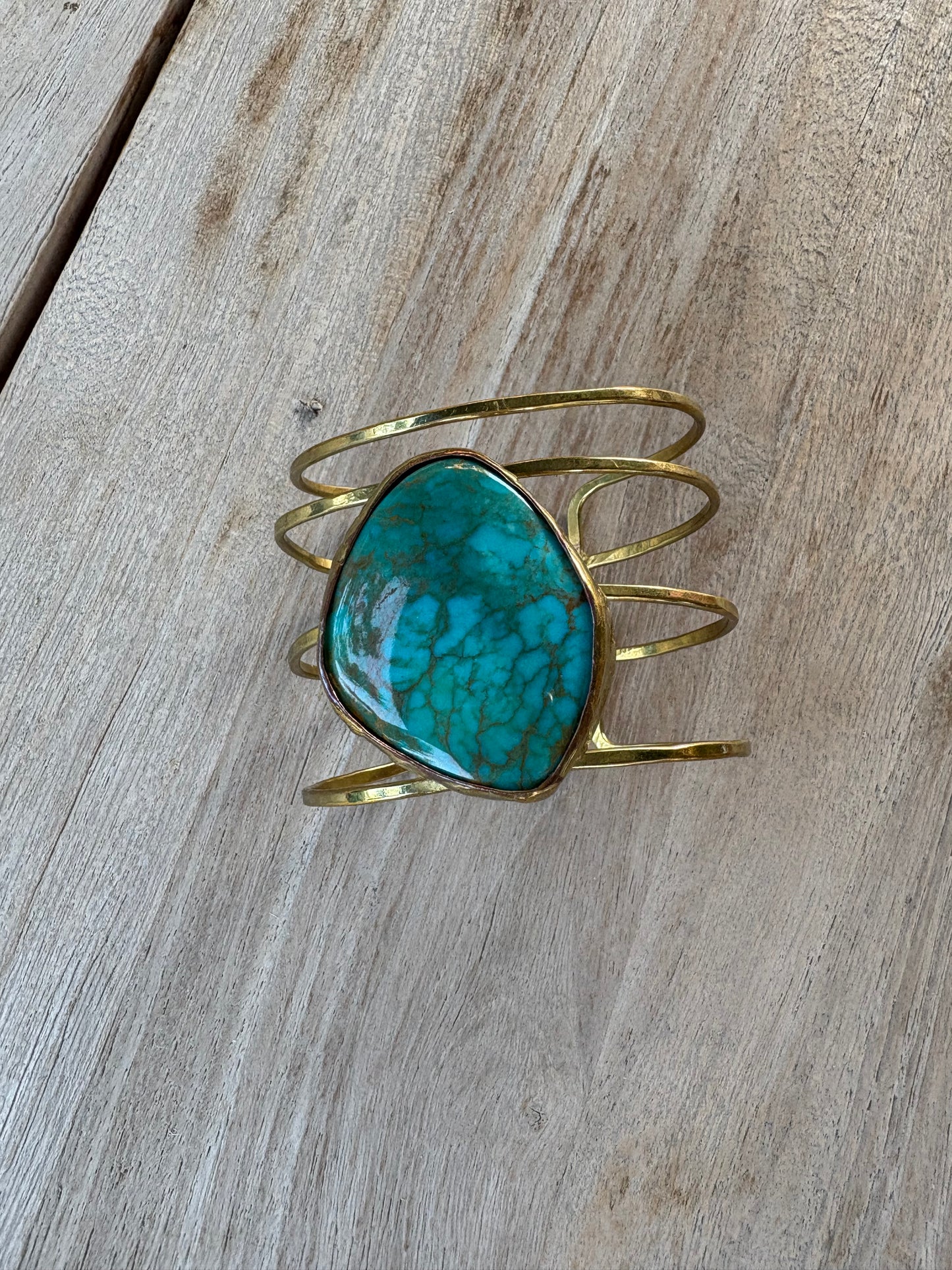 OTRAS. Pulsera dorada tiras