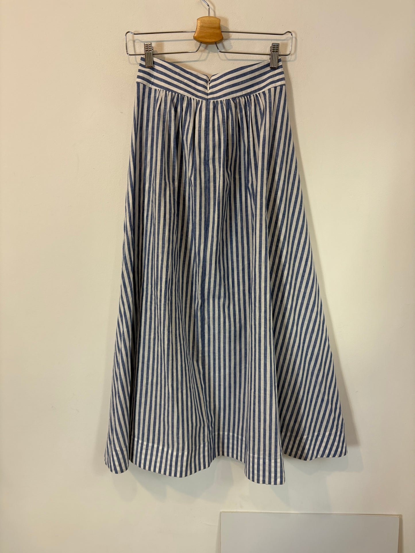 SÉZANE. Conjunto top y falda larga rayas mezcla