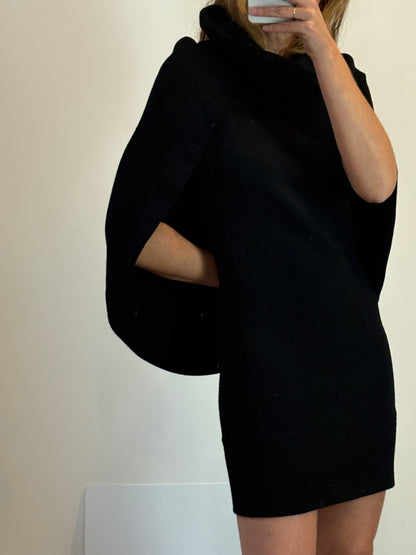 MIRIAM OCARIZ. Vestido negro textura capa