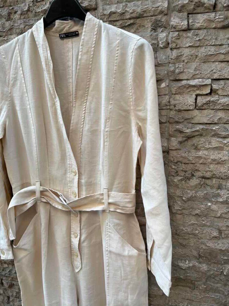 ZARA. Mono largo beige fluido