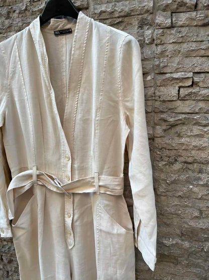 ZARA. Mono largo beige fluido