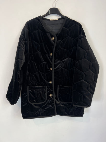 COISA MAIS LINDA. Chaqueta negra terciopelo  T.u(S/M)