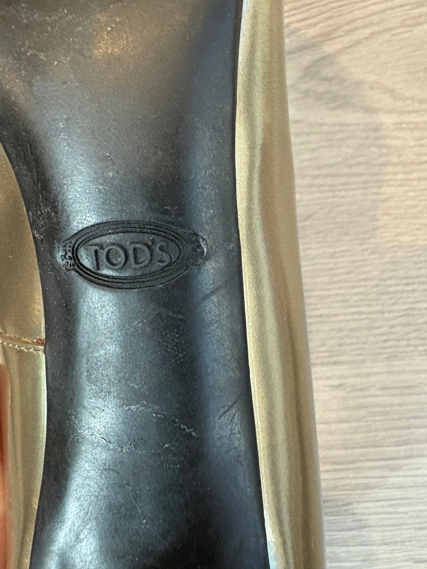 TOD'S. Tacones metalizados. T 39,5