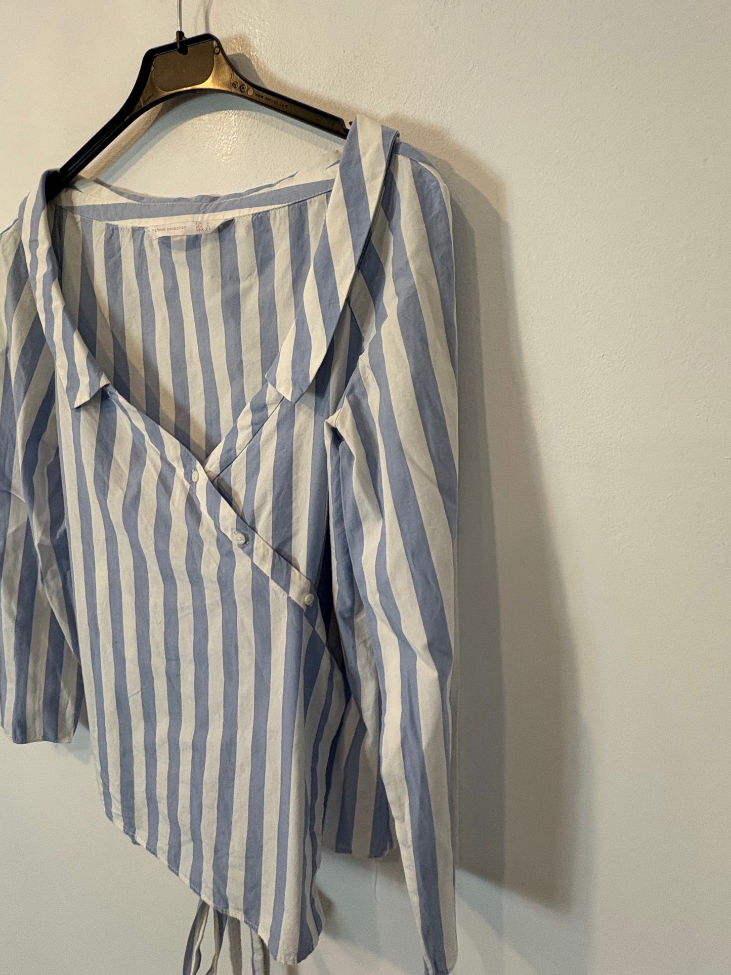 ZARA. Blusa rayas cruzada