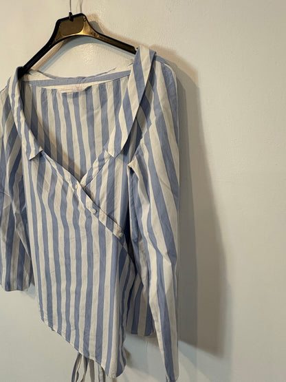 ZARA. Blusa rayas cruzada