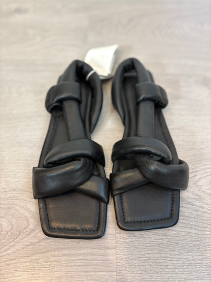 H&M. Sandalia piel cruzadas en negro. T 40