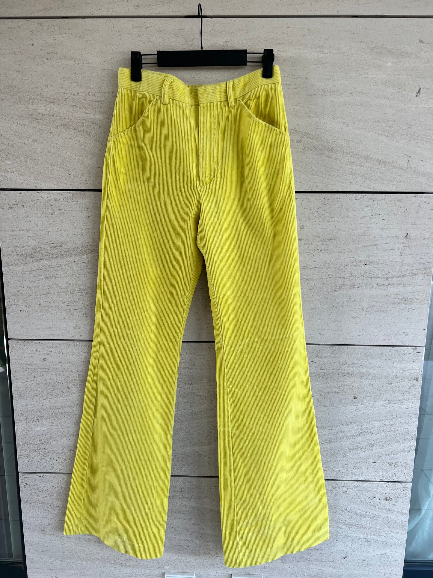 MASSIMO DUTTI. Pantalón pana amarillo  T.38