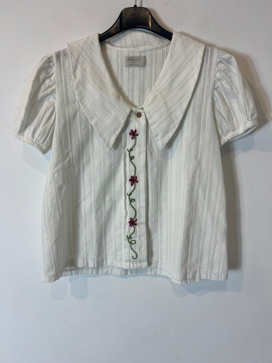 BIRINIT. White embroidered blouse. TS