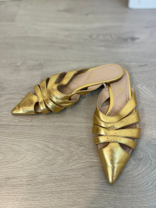 ZARA. Mules dorados T.39
