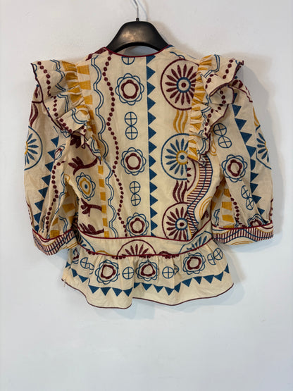 CHARLOTTE BLAZ. Conjunto top y falda bordados