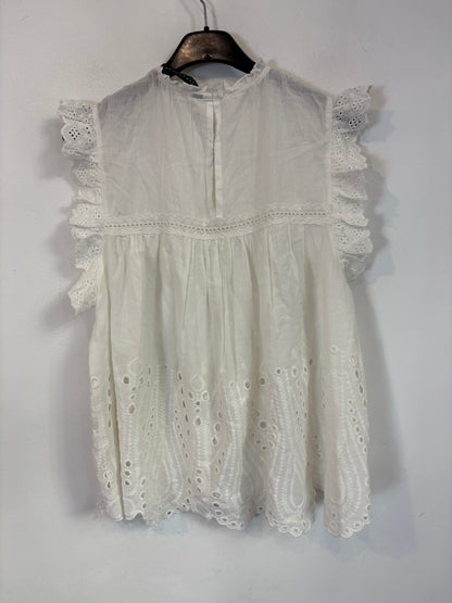 ZARA. Blusa blanca bordados