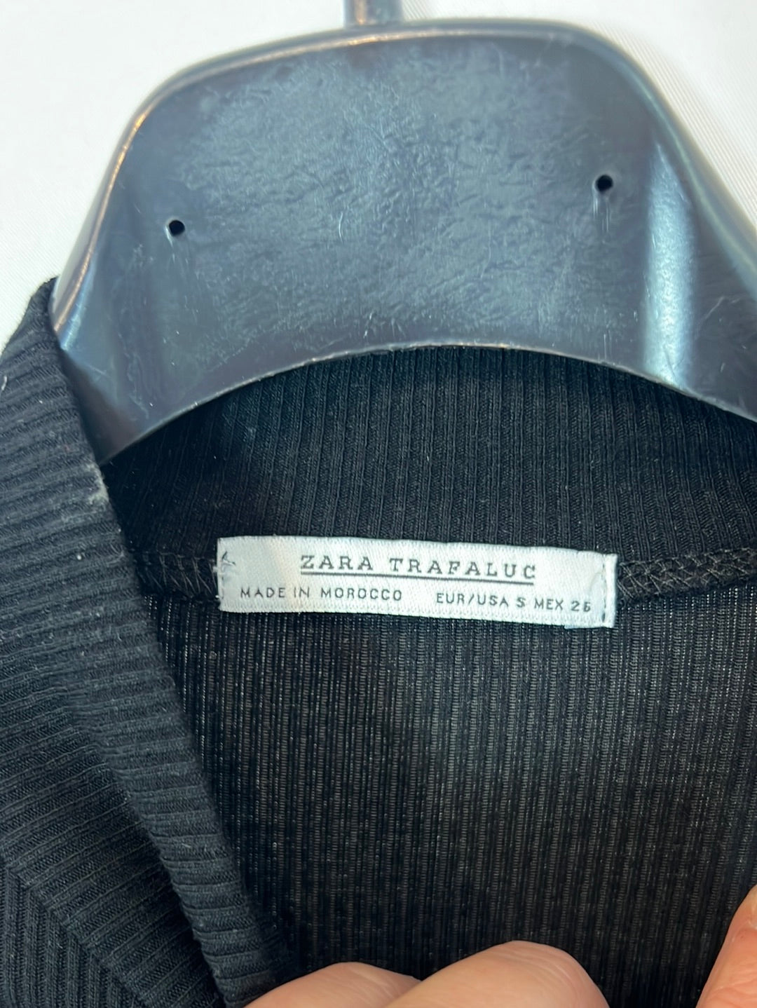 ZARA. Black ribbed Ts top