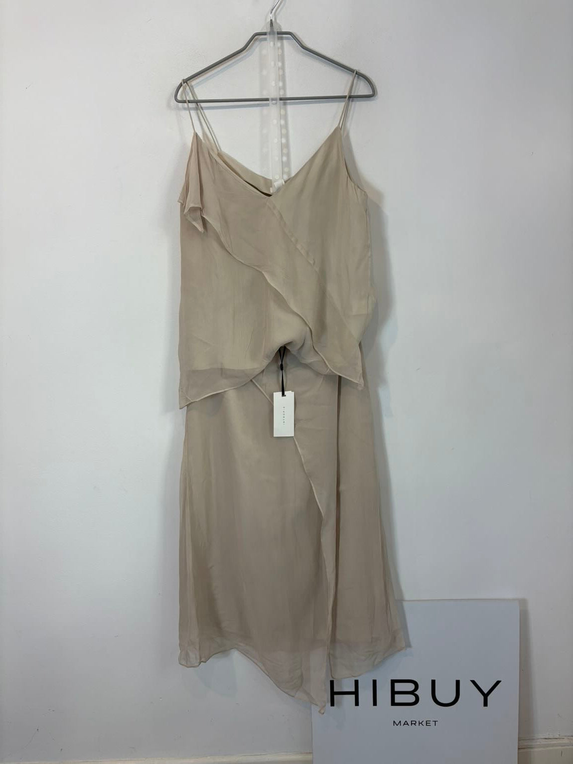 INTROPIA. Conjunto top y falda beige texturas