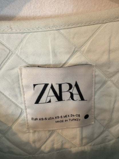ZARA. Chaqueta acolchada tono pastel