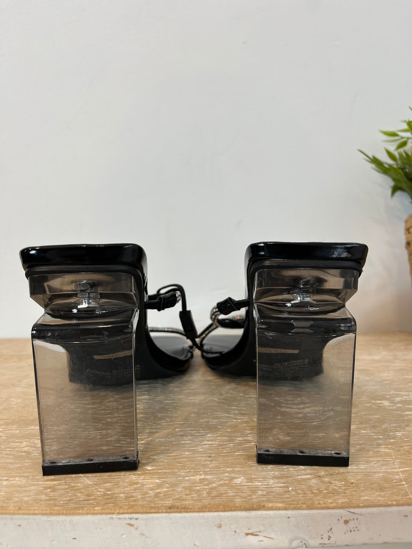 STUDIO F. Sandalias negras pedrería T.39