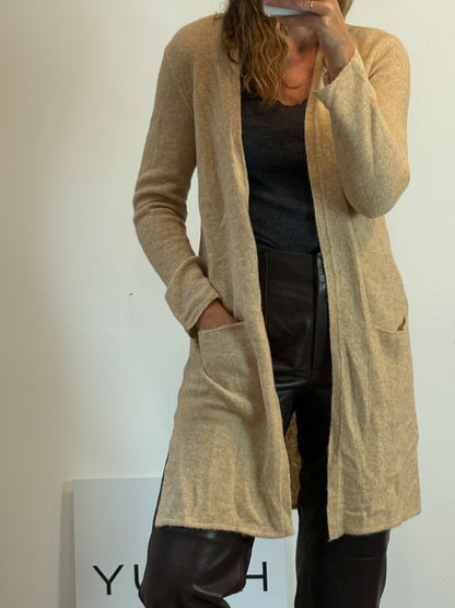 YERSE. Cárdigan beige con lana