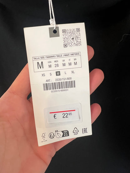 ZARA. Vestido midi negro entallado. T M