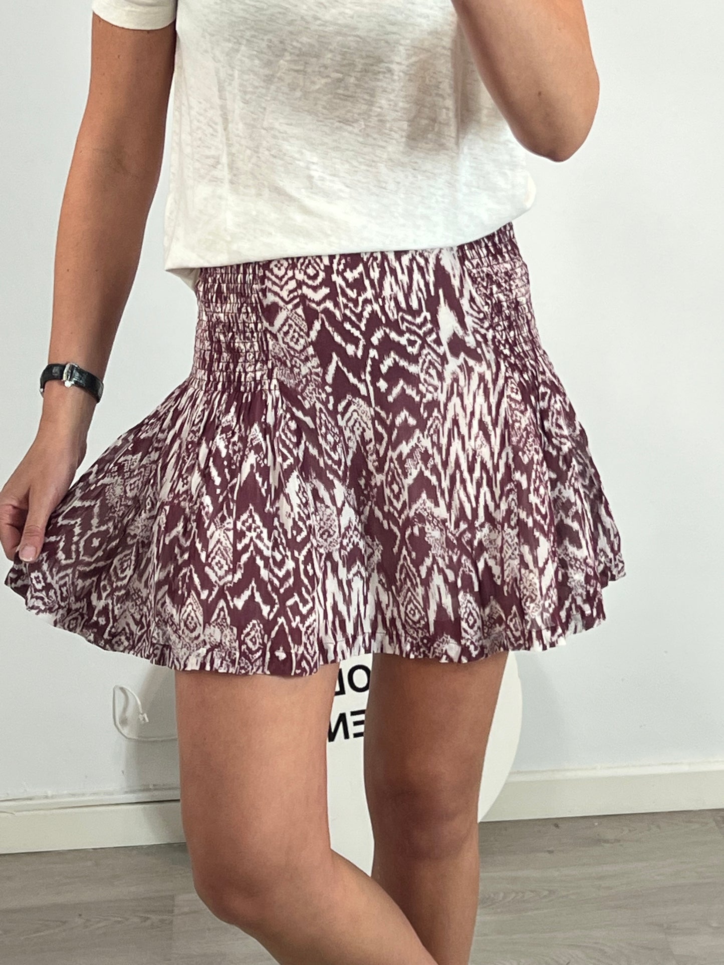 IRO. Short printed flowing skirt. Size 38