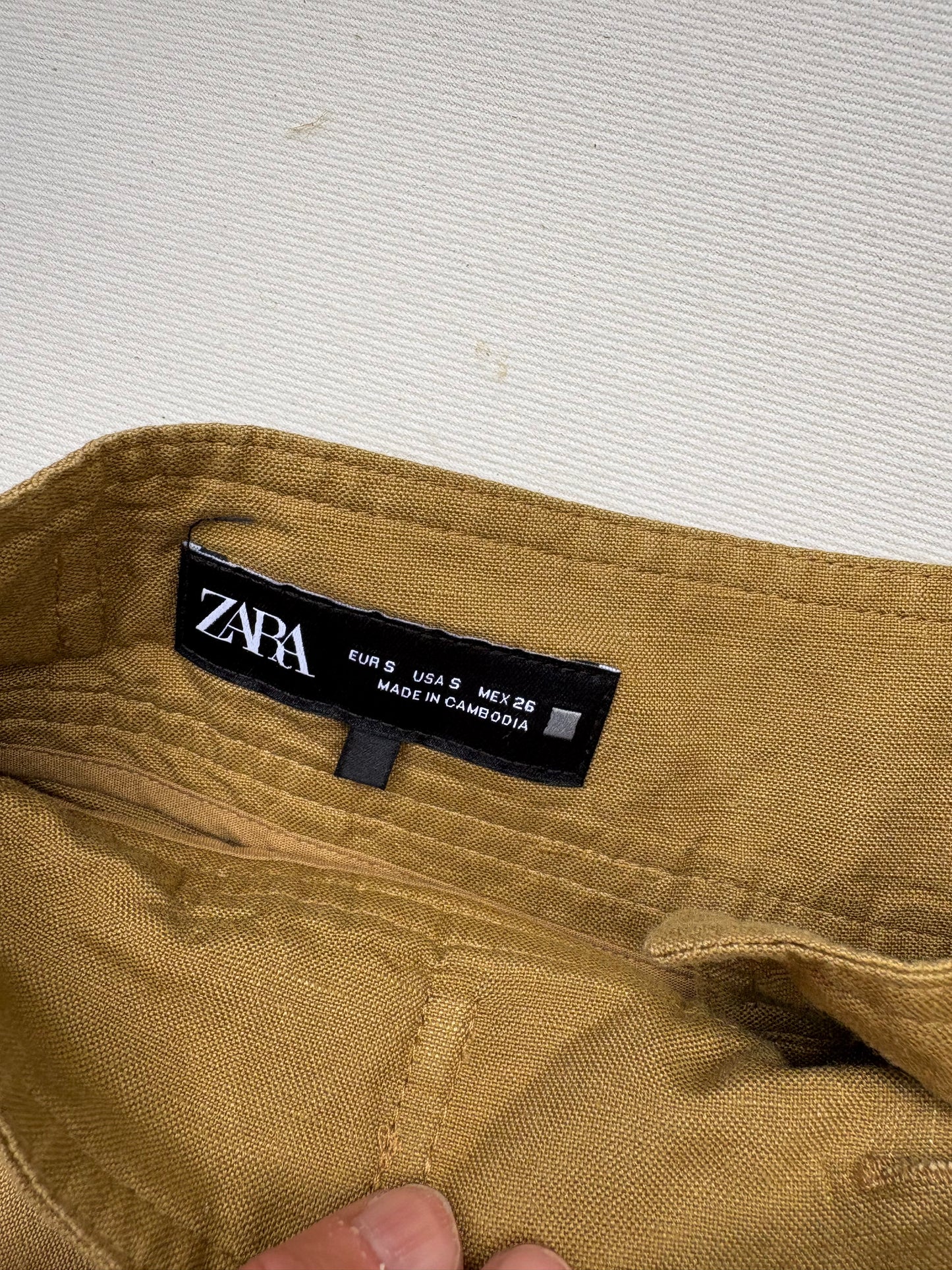 ZARA. Flowy camel Bermuda shorts. TS