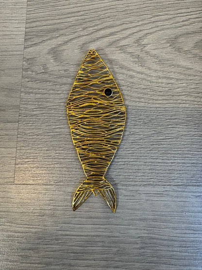 OTRAS. Colgante pez dorado