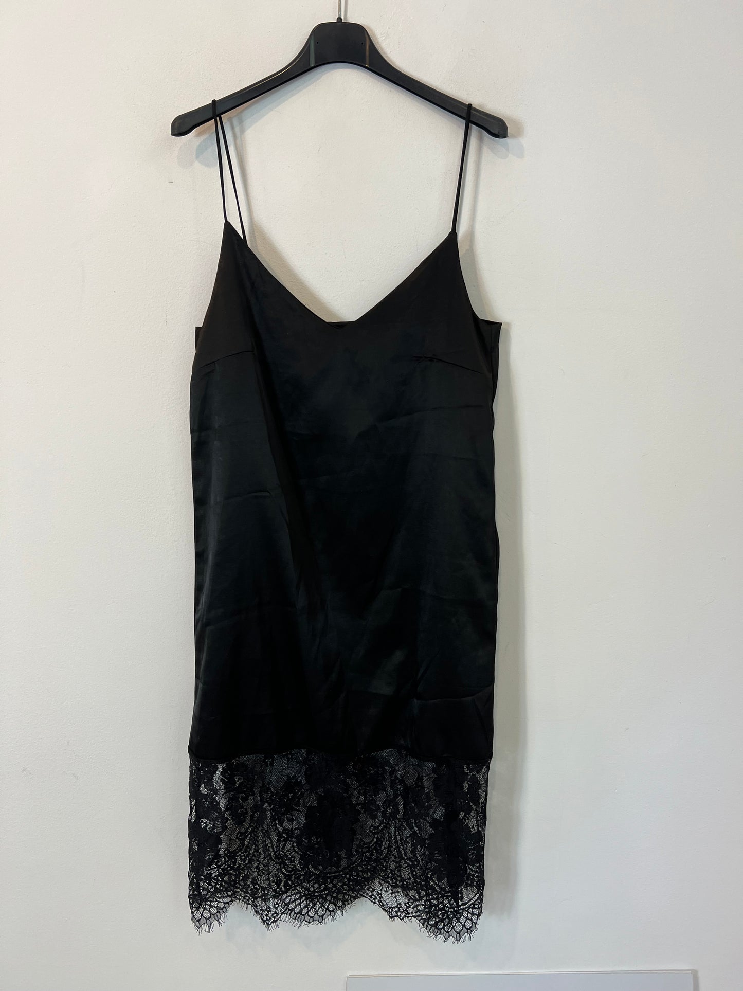LOAVIES. Vestido negro lencero T.s