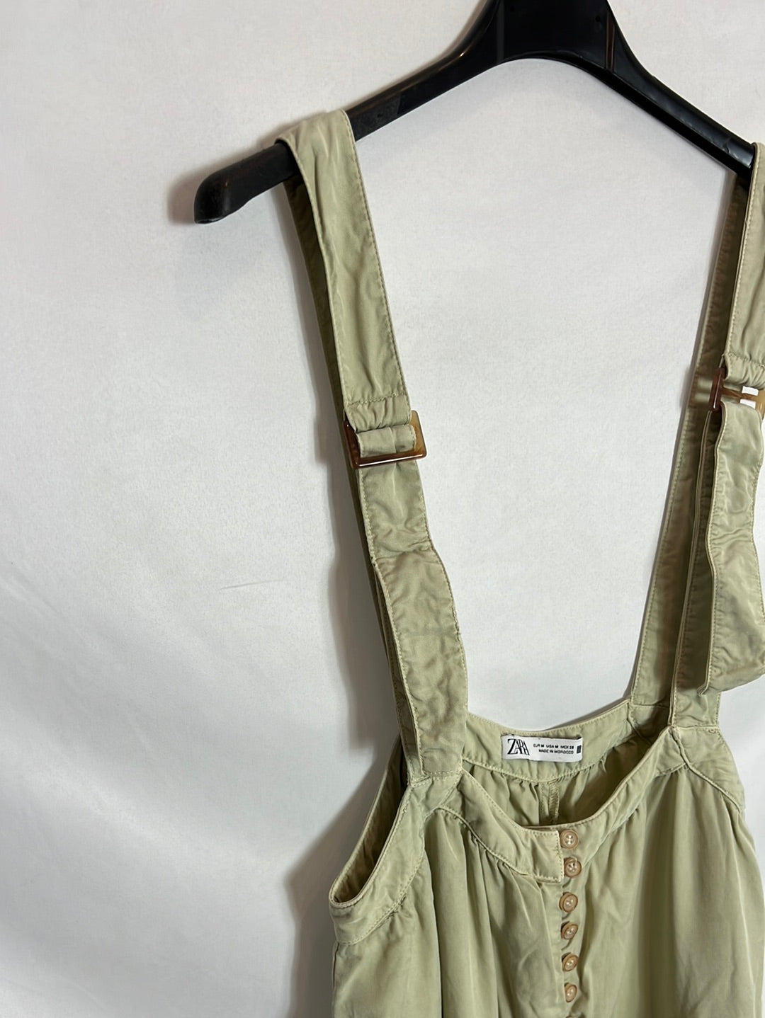 ZARA. Peto verde fluido abotonado. T M