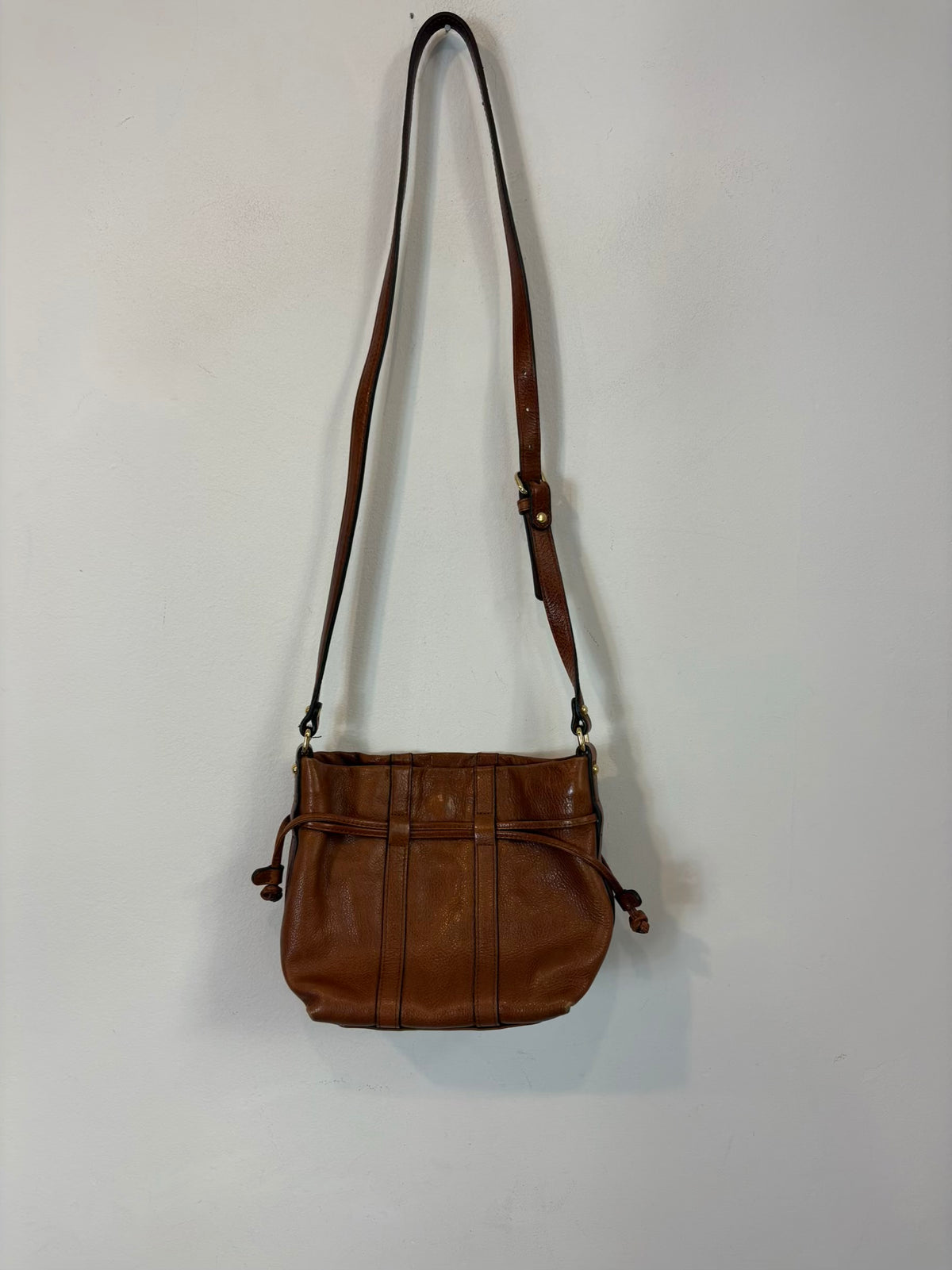 BIMBA Y LOLA. Bolso camel piel asa larga