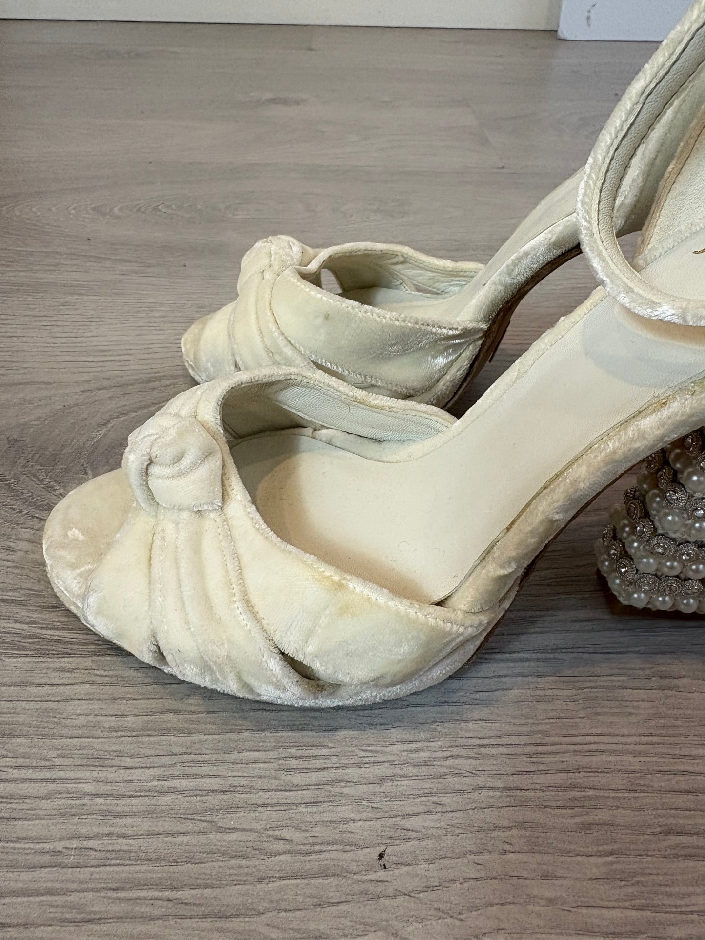 JUST+ ENE. Sandalia terciopelo Bianca