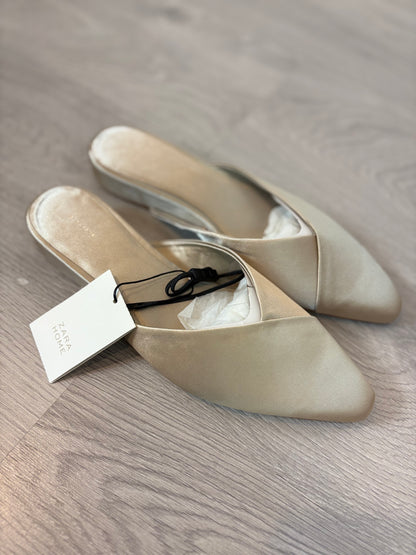 ZARA HOME. Zapatillas color champagne. T 38